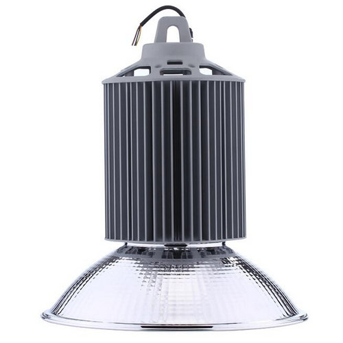 Perché scegliere l'illuminazione a LED per soffitti alti come illuminazione del magazzino?